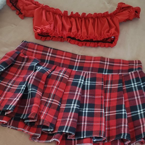 Naughty school uniform - Picture 1 of 3